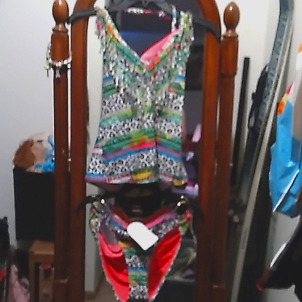 JessicaSimpson tanking bathingsuit